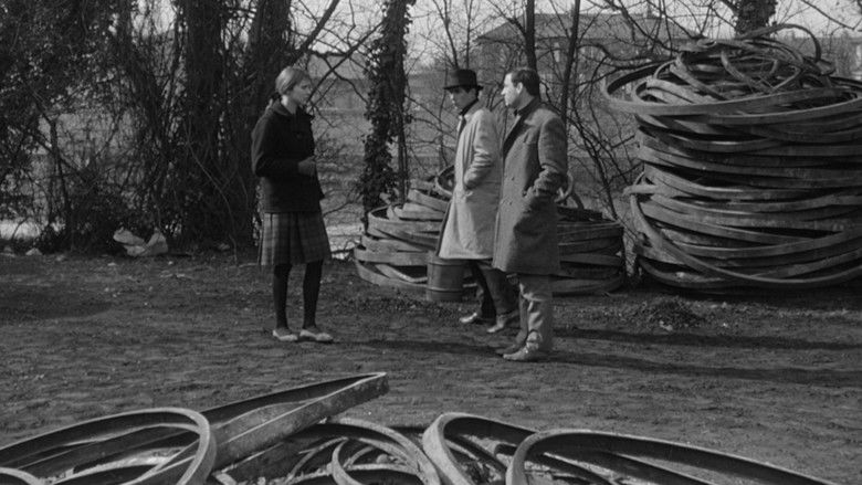 кадр из фильма Банда аутсайдеров