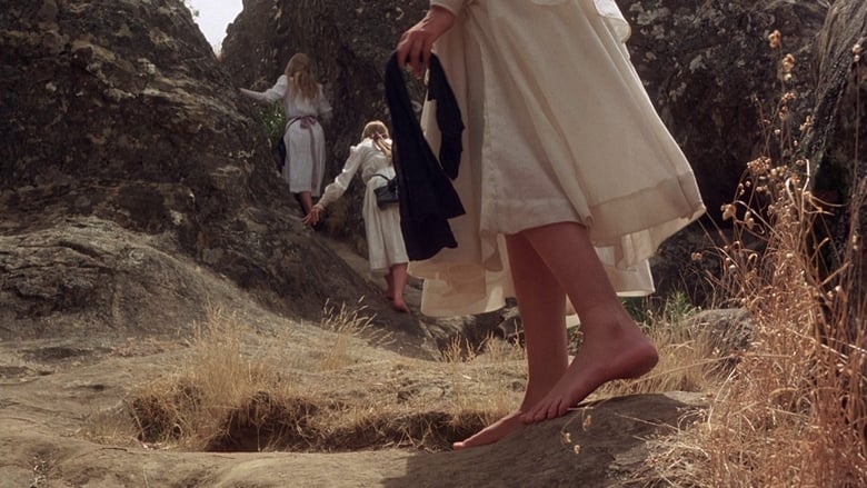 кадр из фильма Пикник у Висячей скалы