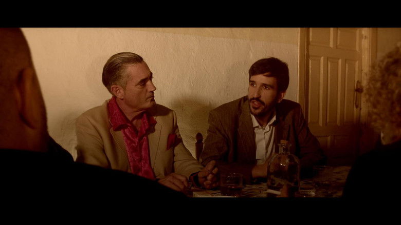 кадр из фильма Perros y Diablos