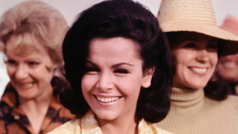 кадр из фильма Как справиться с диким бикини