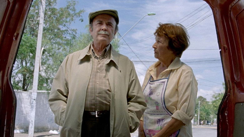 кадр из фильма Todo lo que no puedes dejar atrás