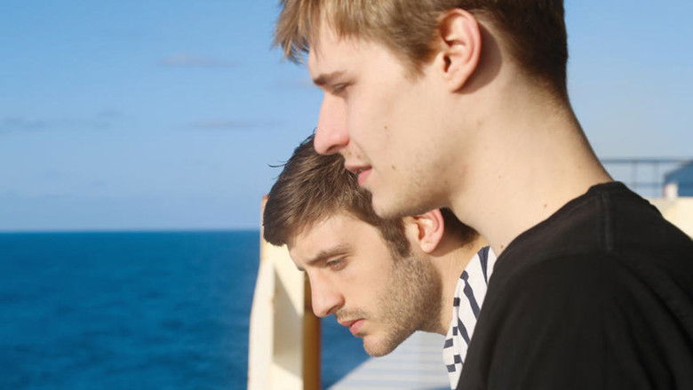 кадр из фильма Сияющее море