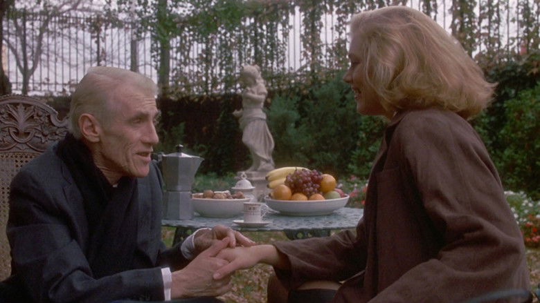 кадр из фильма Честь семьи Прицци