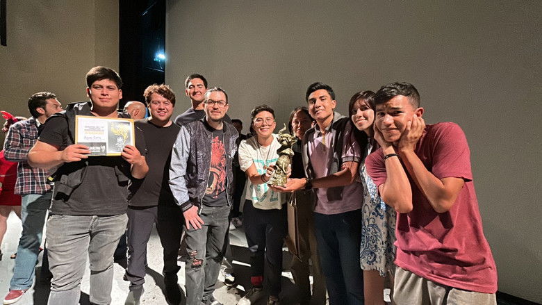 кадр из фильма AGUA CORRE