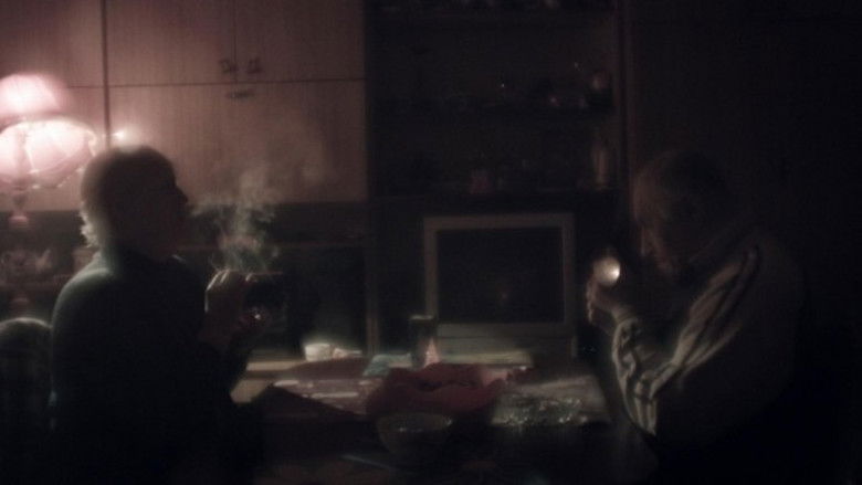 кадр из фильма Couple in a Room Smoking Cigarettes