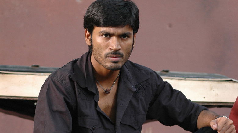 кадр из фильма படிக்காதவன்