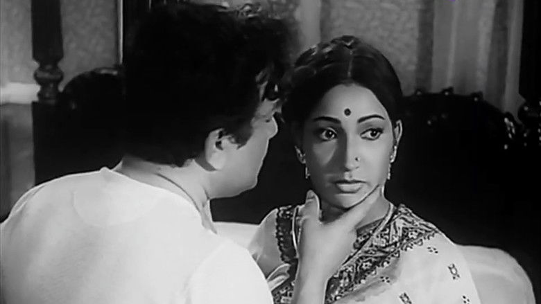 кадр из фильма স্ত্রী