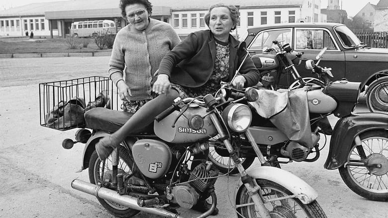 кадр из фильма Die Unbeugsamen 2 - Guten Morgen, ihr Schönen!