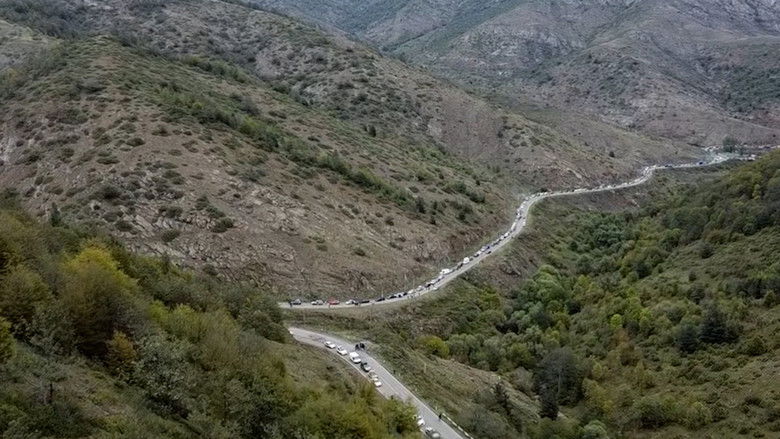 кадр из фильма Живи у моего дома