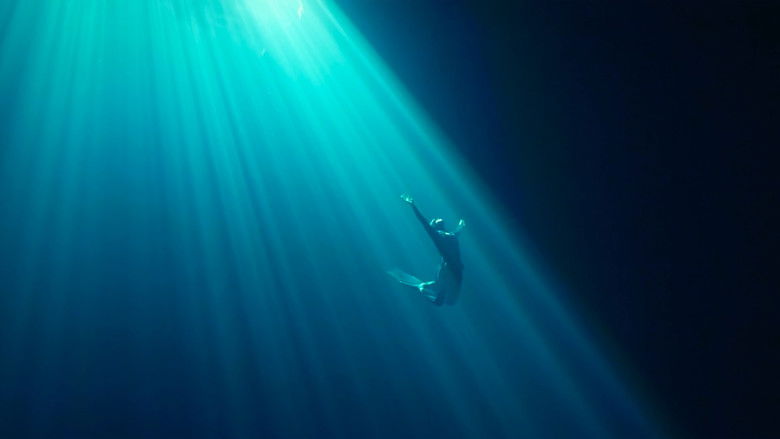 кадр из фильма Sirenas Contra el Plástico