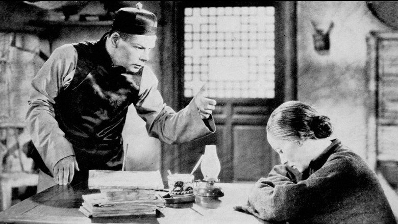 кадр из фильма Благословенная земля