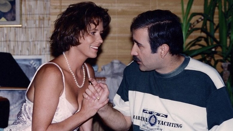 кадр из фильма Το κορίτσι με τις βαλίτσες