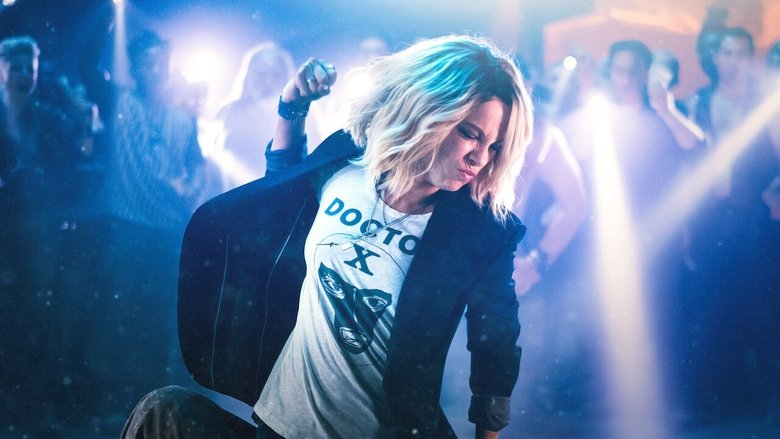 кадр из фильма Красотка на взводе