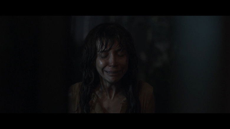 кадр из фильма Плач проклятой