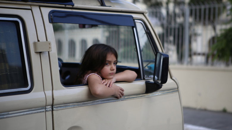 кадр из фильма Eu, a Kombi e a Garotinha que Encontrei no Meio do Caminho