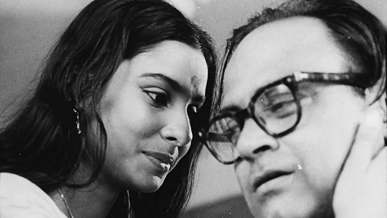 кадр из фильма সুবর্ণরেখা