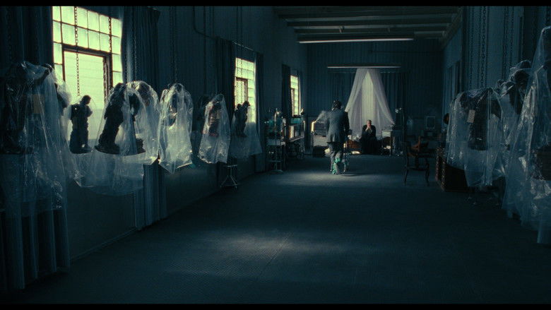 кадр из фильма Хронос