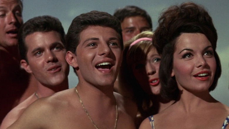 кадр из фильма Пляж бикини