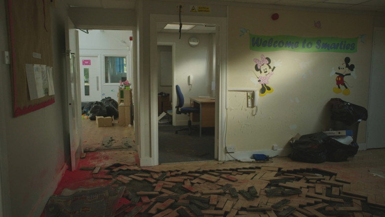 кадр из фильма Crèches, razzia sur les bébés