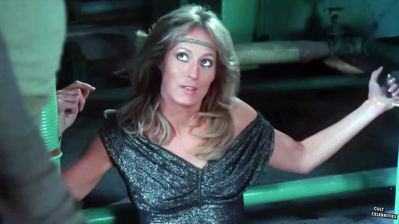 кадр из фильма She