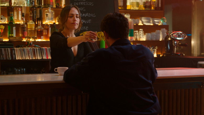 кадр из фильма Una Noche en El Cósmico