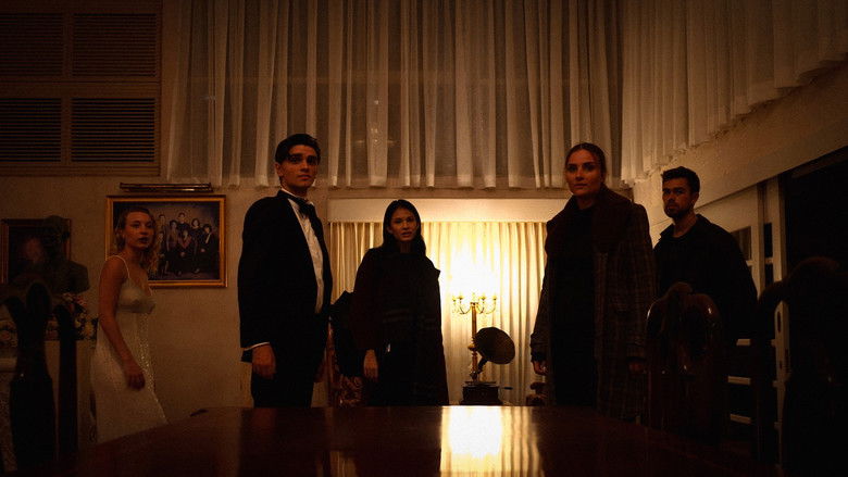 кадр из фильма We Set the House on Fire