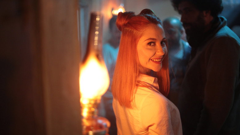 кадр из фильма Üç Harflilerin Musallat Olduğu Büyülü Konakta Ruh Çağıran Gençlerin Hazin Hikayesi