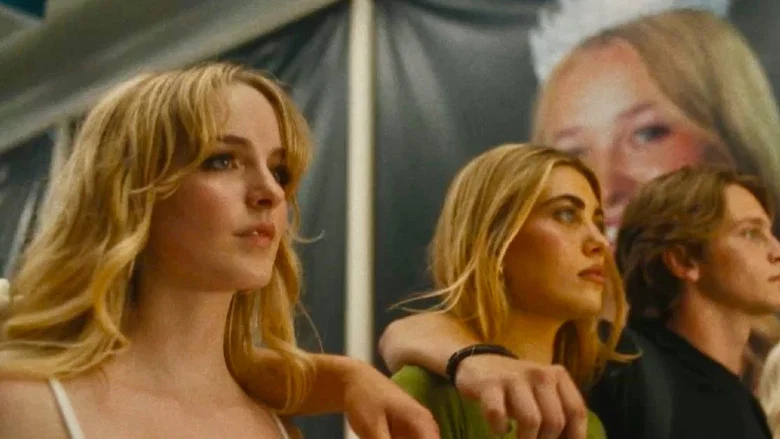 кадр из фильма Отклонение