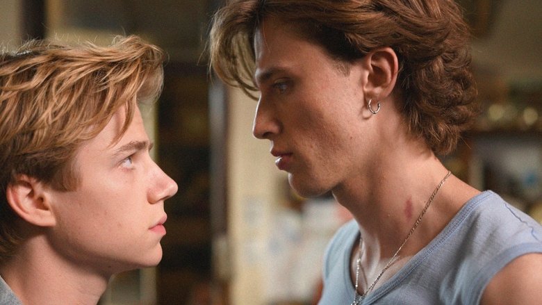 кадр из фильма Лето'85