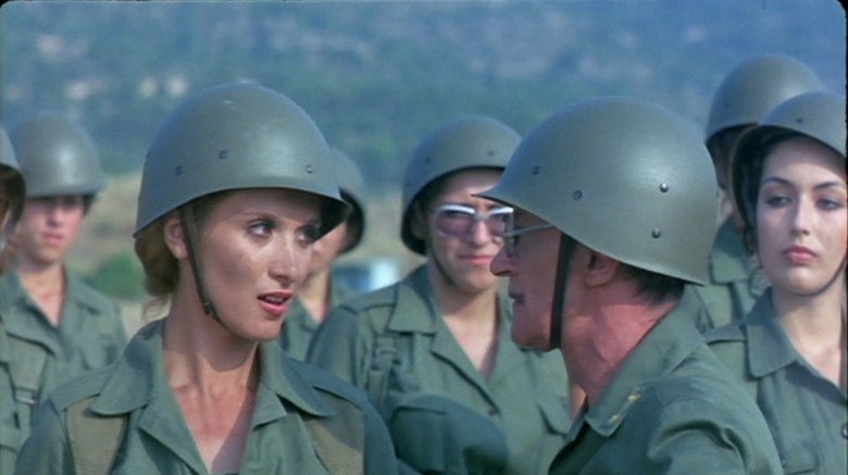 кадр из фильма Οι Φανταρίνες