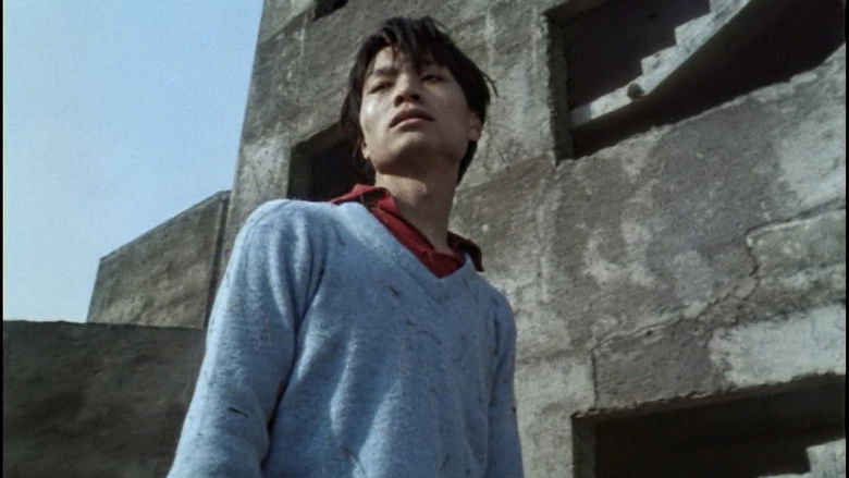 кадр из фильма Восточный дворец, западный дворец