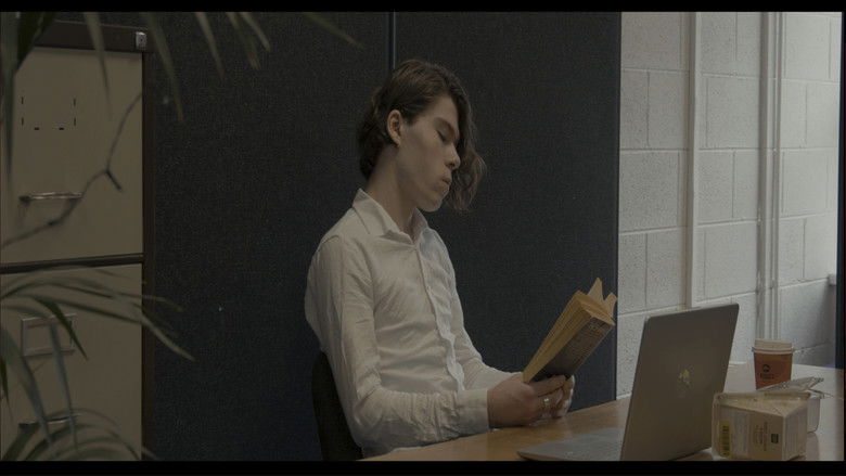 кадр из фильма Reality