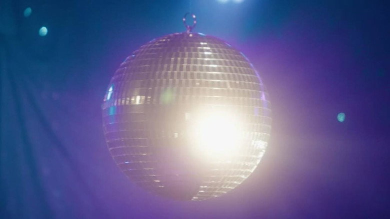 кадр из фильма Emma Holland: Here Comes Mr. Forehead