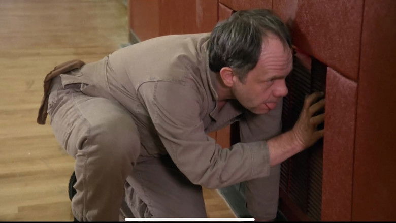 кадр из фильма Маньяк-невидимка