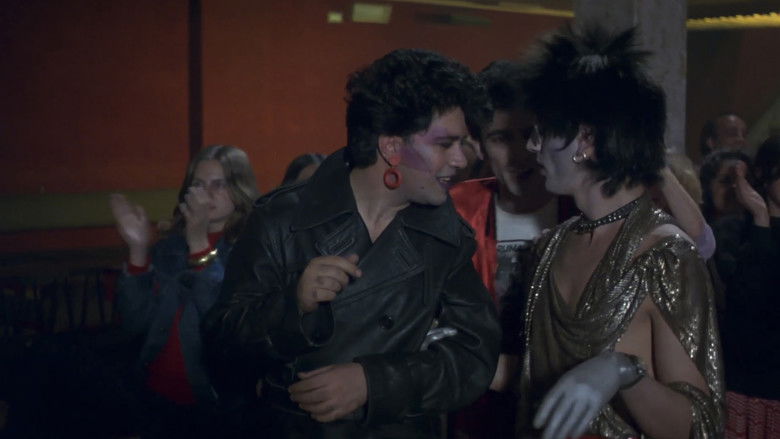 кадр из фильма Лабиринт страстей