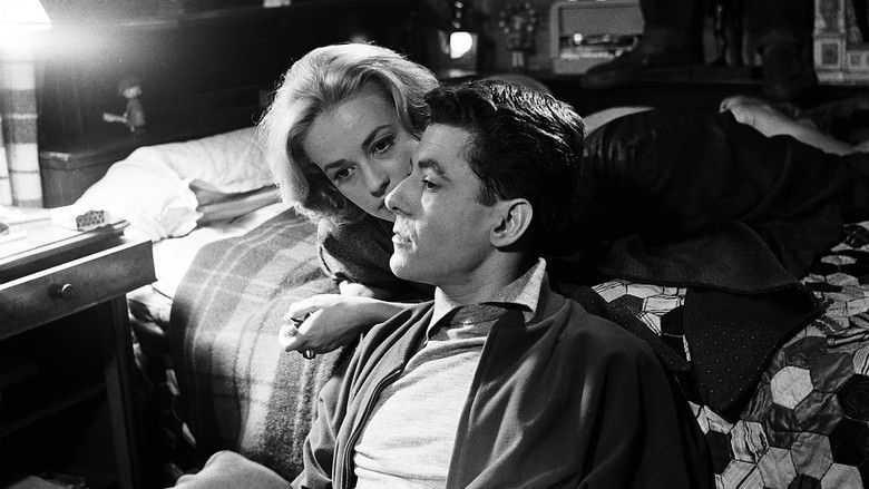 кадр из фильма Спиной к стене