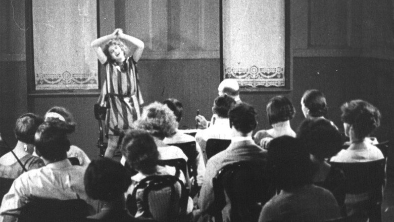 кадр из фильма Поцелуй Мэри Пикфорд