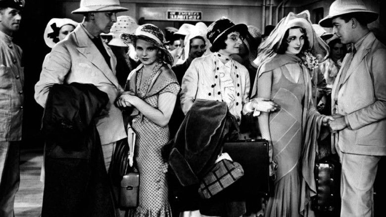 кадр из фильма Богатые и странные