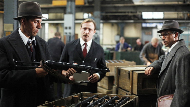 кадр из фильма Вне закона