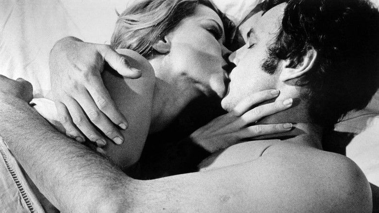 кадр из фильма Тропик Рака