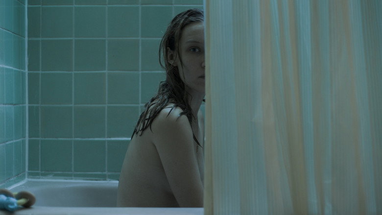 кадр из фильма Кожа к коже