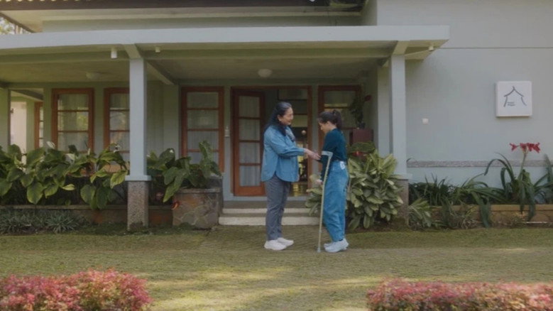 кадр из фильма Rumah Singgah
