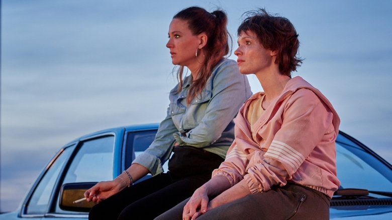 кадр из фильма Подруги поневоле