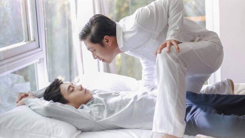 кадр из фильма ကိုယ်စောင့်နတ်