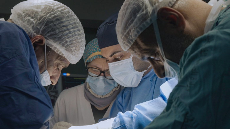 кадр из фильма American Doctor