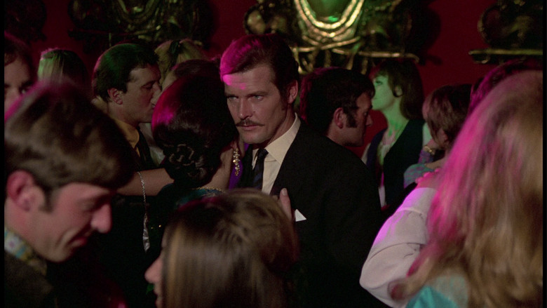 кадр из фильма The Man Who Haunted Himself