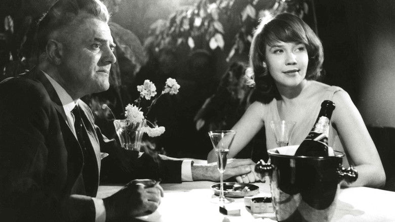 кадр из фильма Tulipunainen kyyhkynen