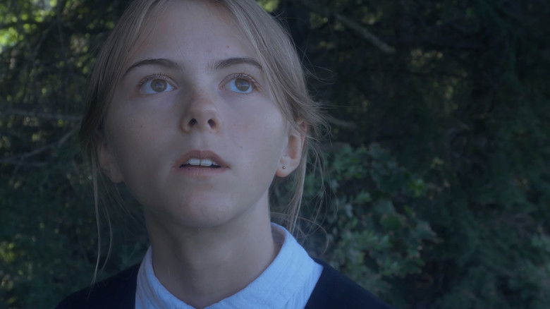 кадр из фильма The Pale-Blue Eye