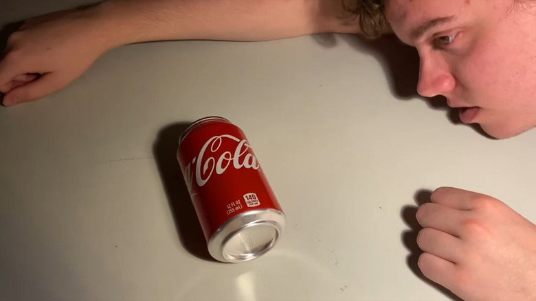 кадр из фильма Coke Addiction