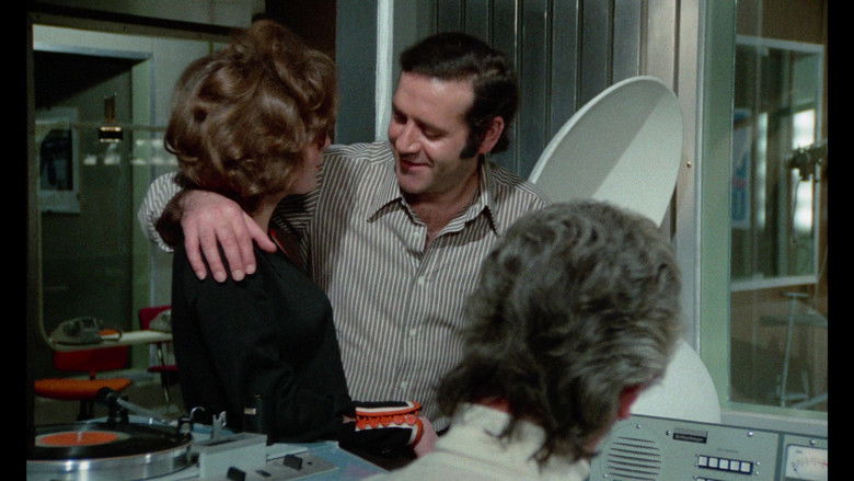 кадр из фильма Tout le monde il est beau, tout le monde il est gentil